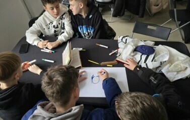Uczniowie podczas warsztat&oacute;w w Żydowskim Muzeum Galicja