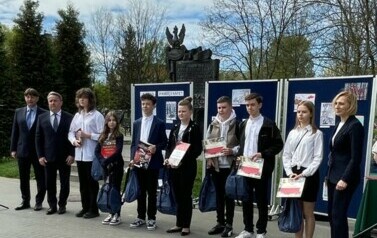 Laureaci konkurs&oacute;w z organizatorami