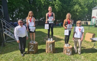 Marika z brązowym medalem na podium