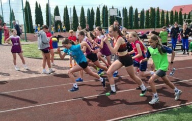 Start dziewcząt na dystansie 600 m w kategorii 2011-2012