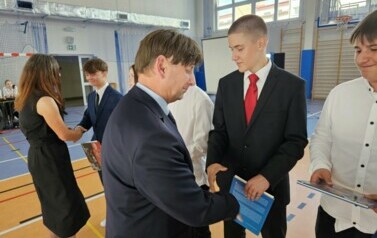 Nagrody książkowe dla uczni&oacute;w, kt&oacute;rzy odnosili sukcesy sportowe