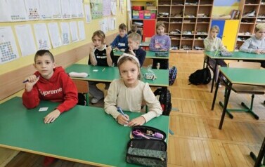 Uczniowie klas młodszych przed egzaminem