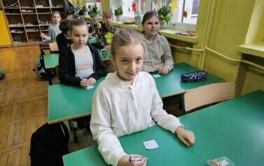 Uczennice klas młodszych przed egzaminem
