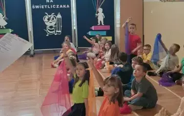 Taniec w wykonaniu uczni&oacute;w klas 1