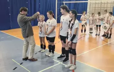 Dyrektor wręcza nagrody