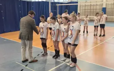 Dyrektor wręcza nagrody