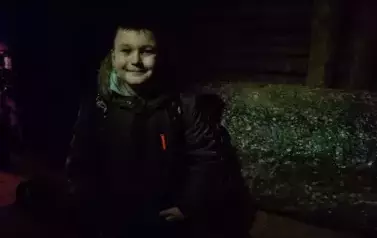 Uczeń klasy 3 b przy bałwanie solnym