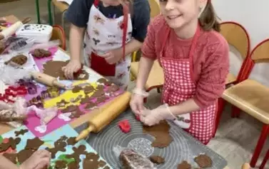 Radość podczas zajęć cukierniczych
