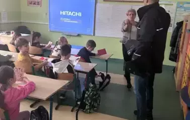 Ze słodkimi podziękowaniami dla listonosza