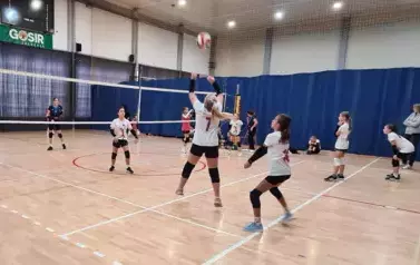 Kinga przyjmuje sposobem g&oacute;rnym