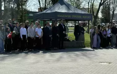 Uczestnicy obchod&oacute;w 85 rocznicy Zbrodni Katyńskiej