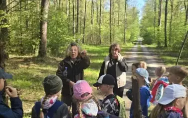 Przygotowanie uczni&oacute;w klasy 2 b do leśnej wędr&oacute;wki