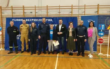 Uczeń, kt&oacute;ry zajął I miejsce indywidualnie w teście wiadomości w obecności organizator&oacute;w