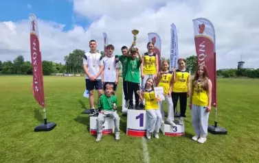 Zwycięska drużyna na podium