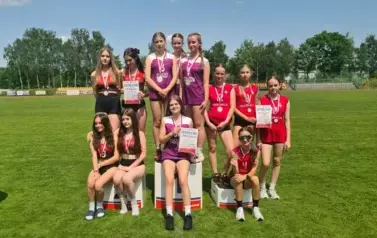 Mistrzynie Wojew&oacute;dztwa w sztafecie 4x100 m &ndash; kategoria dziewcząt