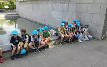 Odpoczynek przy fontannach w Krynicy-Zdr&oacute;j