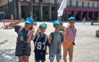 Amelka, Zuzia, Franio i Nadia na deptaku w Krynicy Zdr&oacute;j
