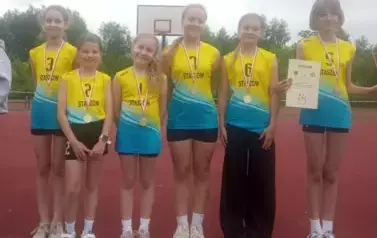 Drużyna dziewcząt &ndash; tr&oacute;jb&oacute;j
