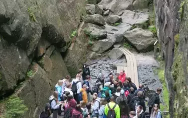 Uczniowie na trasie w G&oacute;rach Stołowych