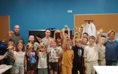 Dzieci z wykonanymi mydełkami