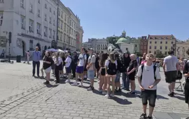 W oczekiwaniu na hejnał w wieży Mariackiej