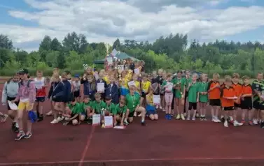 Wszyscy uczestnicy Finału Wojew&oacute;dzkiego w Tr&oacute;jboju lekkoatletycznym