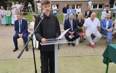 Nowy przewodniczący szkoły przemawia