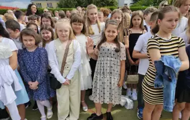 Grupa uczni&oacute;w klas młodszych