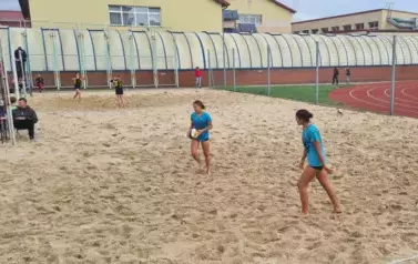 Lena i  Oliwka na boisku