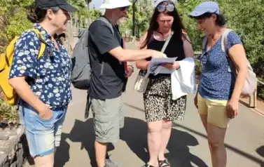 Uczestnicy szkolenia podczas zajęć w ogrodzie botanicznym