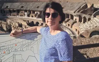 Uczestniczka szkolenia w amfiteatrze Flawiusz&oacute;w, zwanym Loloseum
