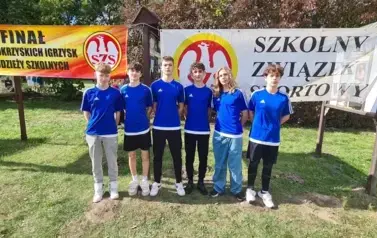 Zesp&oacute;ł chłopc&oacute;w z klas 7 i 8