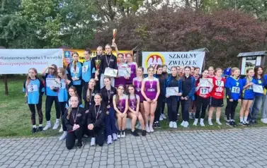 Zespoły na podium w kategorii dziewcząt &ndash; grupa starsza