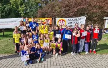 Zespoły na podium w kategorii dziewcząt &ndash; grupa młodsza