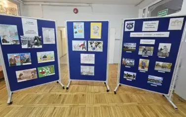 Wystawa prac uczni&oacute;w - laureat&oacute;w konkursu plastycznego i fotograficznego