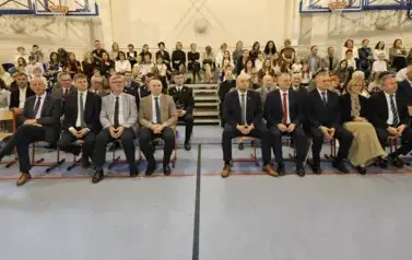 Przybyli na uroczystość goście na widowni