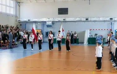 Wprowadzenie pocztu sztandarowego i flagowego