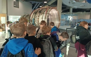 Podkarpackie Centrum Nauki Łukasiewicz- Wchodzimy do krainy nauki - a w tle prawdziwy silnik rakiety kosmicznej