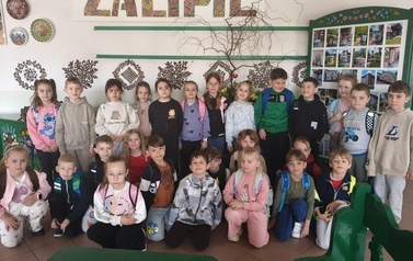 Uczniowie z klasy 1B w Domu Malarek w Zalipiu