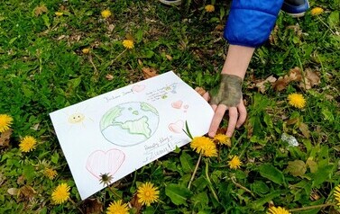 Listy uczni&oacute;w do Ziemi - sesja plenerowa