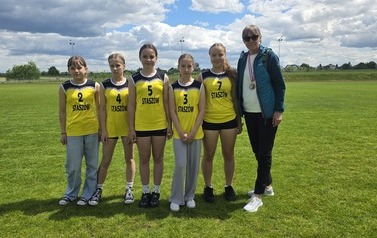 Sztafeta 4x100 m dziewcząt z nauczycielem