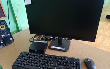 Zestaw komputerowy, w kt&oacute;ry wyposażono szkołę w ramach projektu Cyfrowy nauczyciel