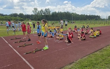 Przed startem na 60 m dziewcząt