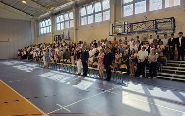 Uczestnicy uroczystości podczas hymnu państwowego