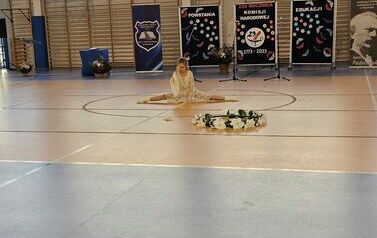 Uczennica z klasy 3 a wykonująca taniec pod tytułem Show Dance