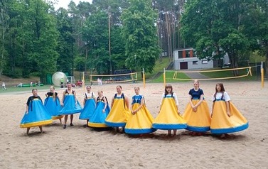 Zabawy na piachu w duże piłkarzyki