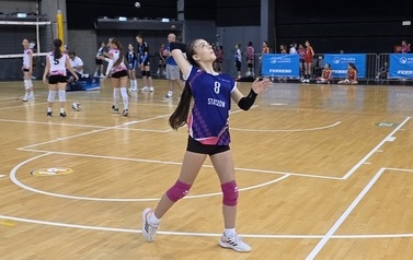 Ada zagrywa