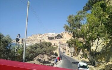 Twierdza portowa Valletta - widok z odkrytego autobusu: Hop on-Hop off