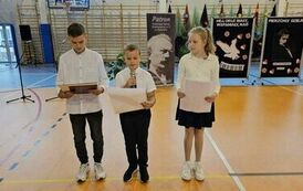 Laureaci poetyckiego konkursu dotyczącego patrona naszej szkoły Ignacego Jana Paderewskiego recytują swoje wiersze