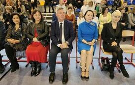 Goście uroczystości: (od lewej) p. Dorota Dalach &ndash;  dyrektor Przedszkola nr 3 w Staszowie, p. Alicja Misiak -  dyrektor Przedszkola nr 8 w Staszowie, p. Jacek Marek - Prezes zarząduZEC Stasz&oacute;w Sp. z o.o., p. Anna Walas &ndash; wicedyrektor PSP nr 2 im. I. J. Paderewskiego w Staszowie, p. Iwona Poziomek- nauczycielka języka angielskiego w Liceum Og&oacute;lnokształcącym im. ks. kard. Stefana Wyszyńskiego w Staszowie